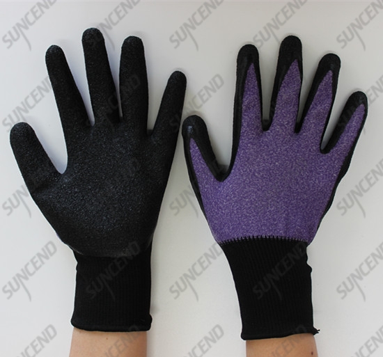Purple 15g nylon+spandex knitted garden gloves with black latex coating on the p