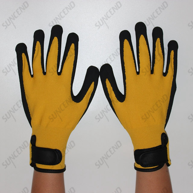 Terry Liner Nitreile Sandy Coated Winter Gloves with Velcro Wrist 
